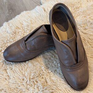 FRYE Jillian Slip-on's lush leather flats, 6M